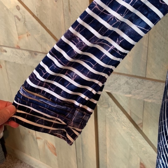 Soft Surroundings blue stripe tunic top with 3/4 sleeves Size Medium - Picture 9 of 13